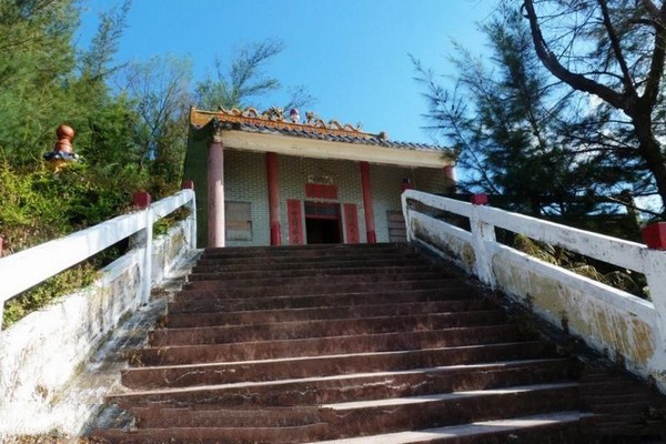 主页 热门景点 > 阳江马尾岛  北帝庙马尾岛的北帝庙,大门"北帝庙"三